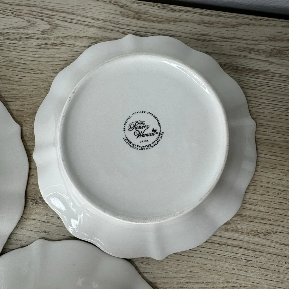 Pioneer Woman Paige Linen White Soup Pasta Bowls Set of 3‎ Beaded Scalloped